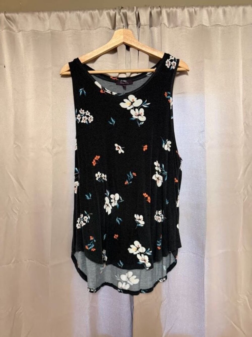 xxl, sleeveless floral blouse